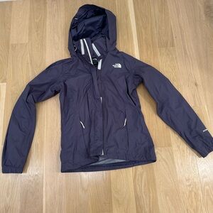 The North Face Women's HyVent Dark Purple/blue windbreaker rain Jacket